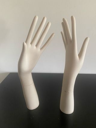 Esculturas figuras manos