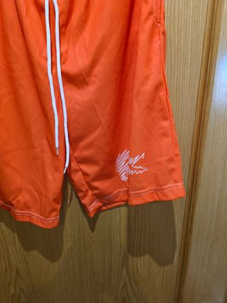 Shorts deportivos naranja