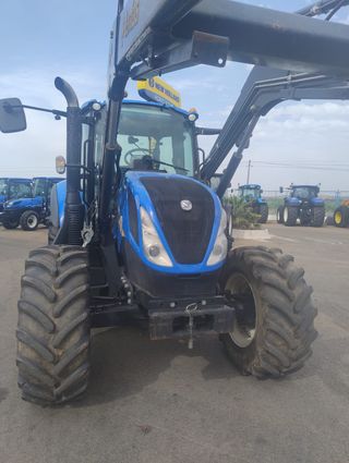TRACTOR New Holland T5.120 + Pala