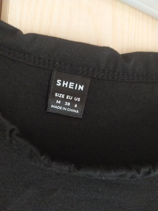 Top negro SHEIN c/corazones M