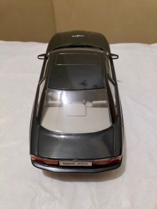 BMW 850i Maisto no Bburago 