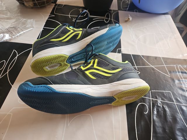 Zapatillas Artengo numero 44.