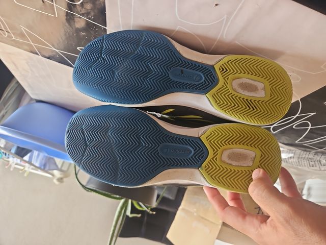 Zapatillas Artengo numero 44.