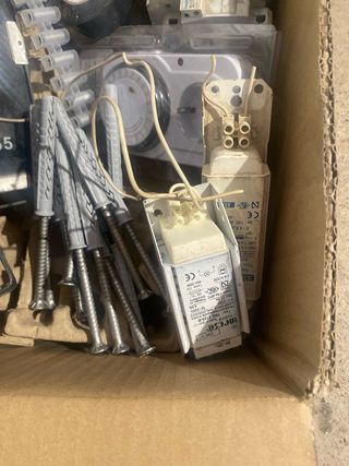 2 Focos LED 20W IP65 + Material Eléctrico