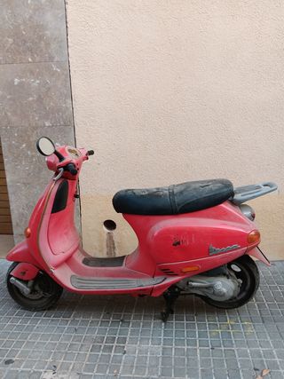 Piaggio Vespa 50cc roja