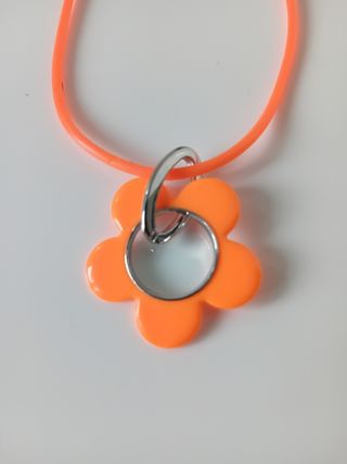 Collana con ciondolo a fiore