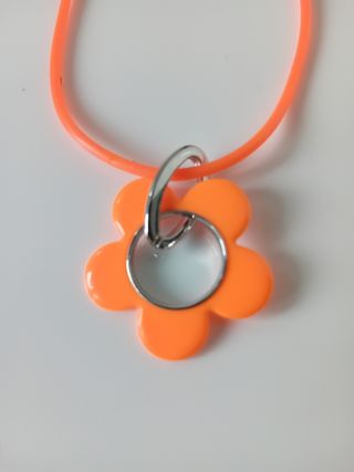 Collana con ciondolo a fiore
