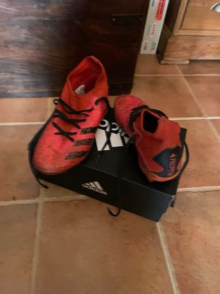 Botas Adidas Predator rojas