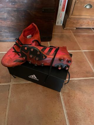 Botas Adidas Predator rojas