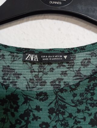Vestido Zara midi flores verde
