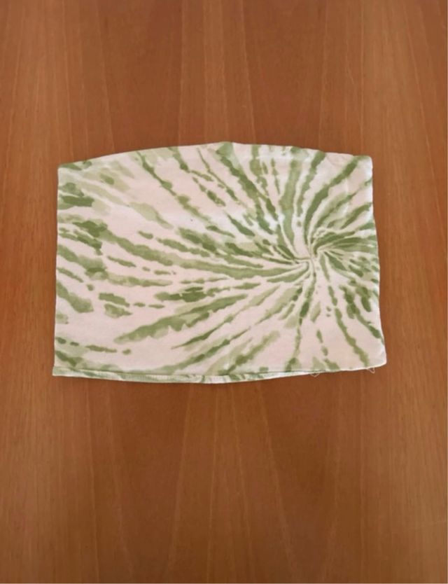 Top corto Stradivarius tie-dye