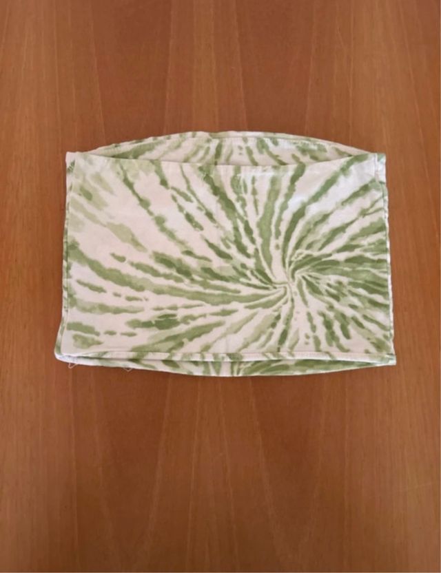 Top corto Stradivarius tie-dye
