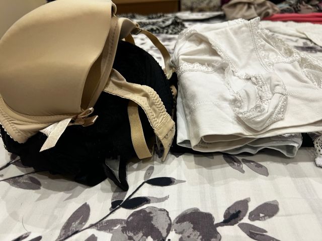 Reggiseno beige e nero taglia 5.