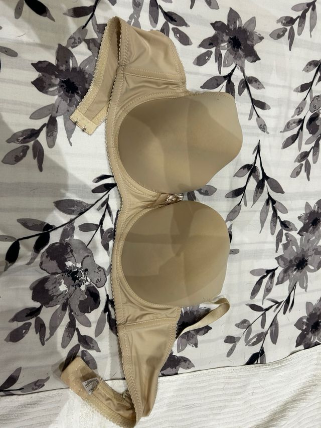 Reggiseno beige e nero taglia 5.