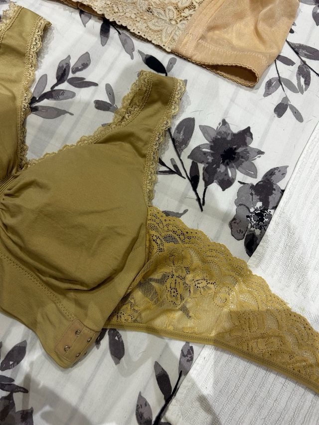 Reggiseno beige e nero taglia 5.