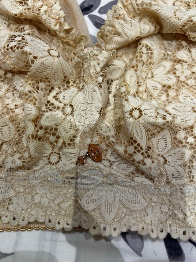 Reggiseno beige e nero taglia 5.