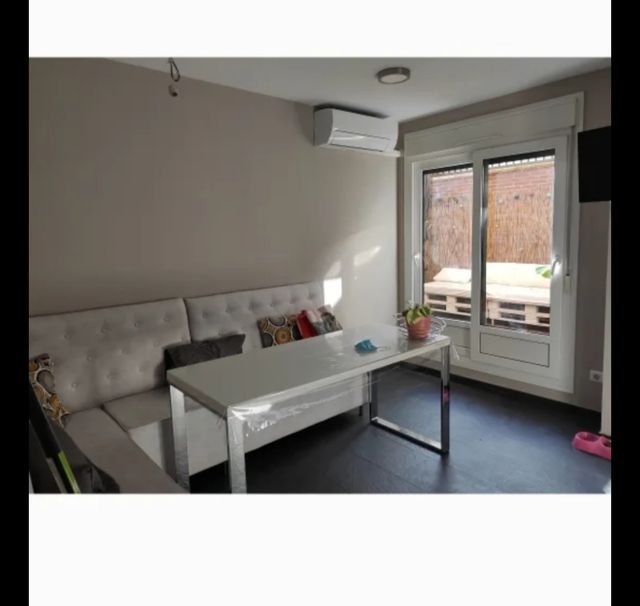 Mesa blanca de cocina - metal