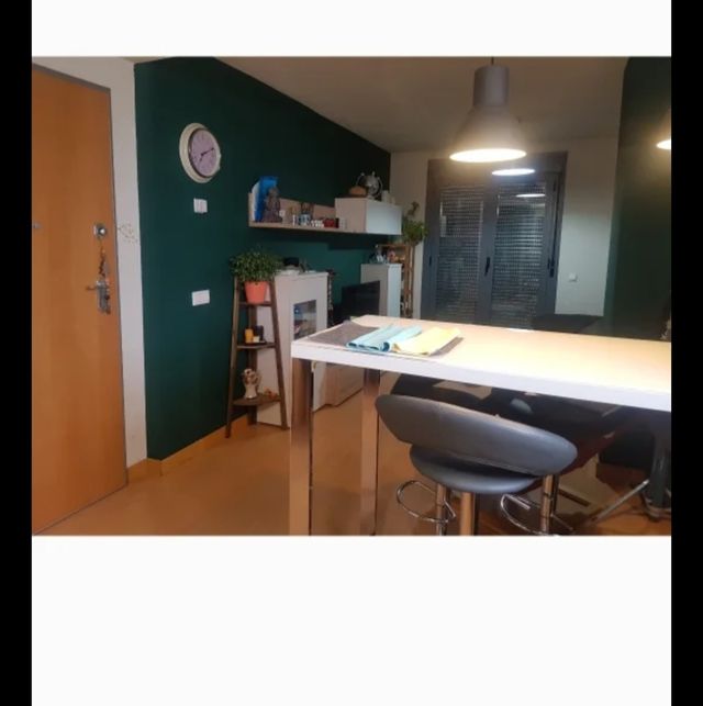 Mesa blanca de cocina - metal