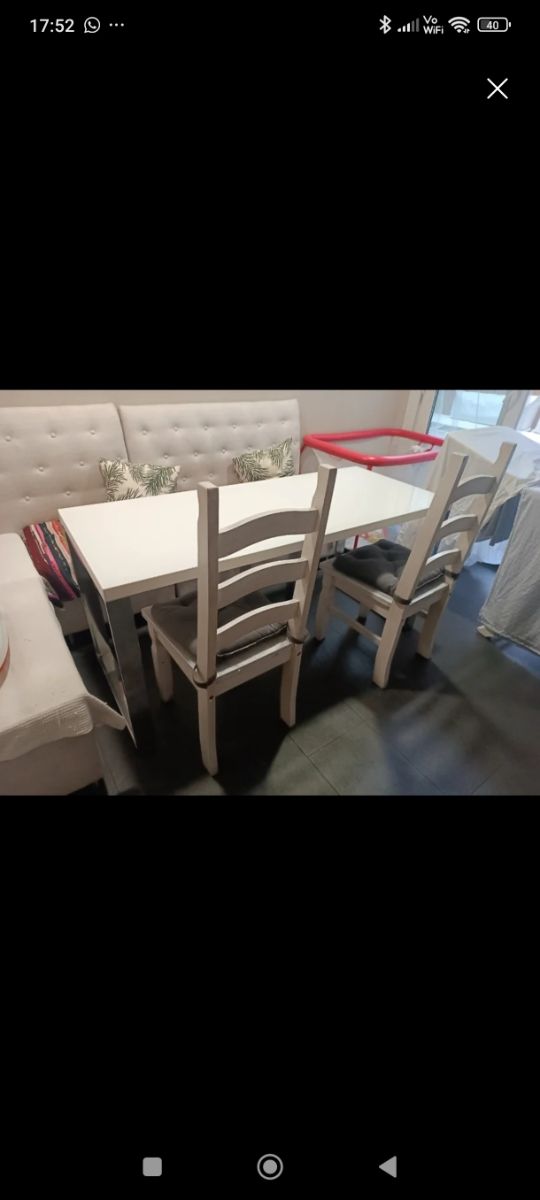 Mesa blanca de cocina - metal