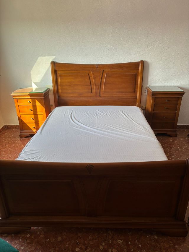 Cama matrimonio madera de pino maciza.