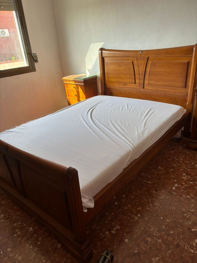 Cama matrimonio madera de pino maciza.