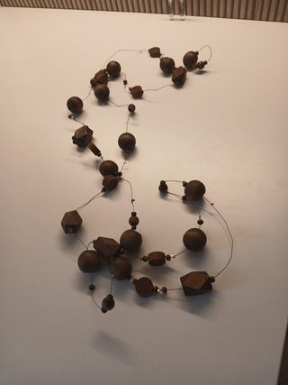 Collar madera marrón