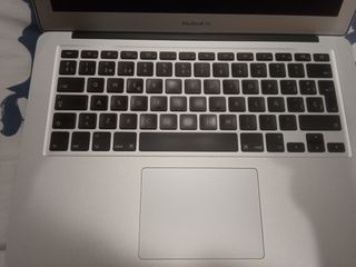 MacBook Air 1466 (2013) Plata EMC 2632
4gb RAM
128