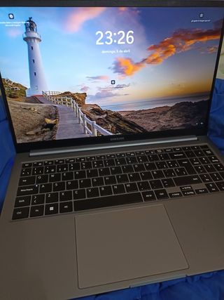 Portátil Samsung Gris Plata book 4 i3