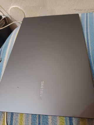 Portátil Samsung Gris Plata book 4 i3