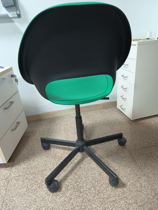 Silla giratoria verde oficina
