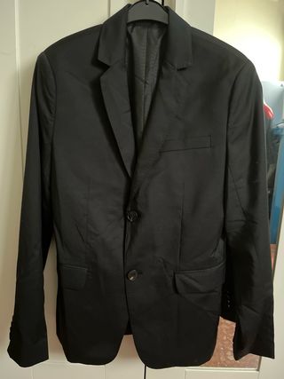 Americana negra Boss niño talla 14, color negro.