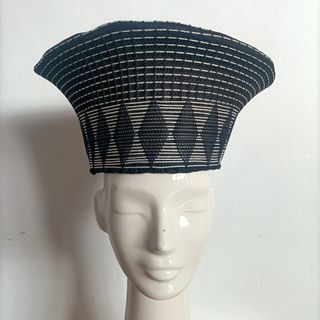 Sombrero zulú blanco y negro