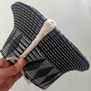 Sombrero zulú blanco y negro