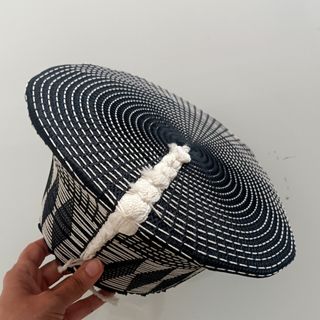 Sombrero zulú blanco y negro
