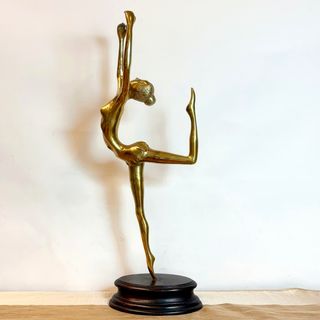 Figura Bailarina de Bronce