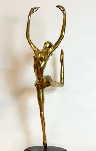 Figura Bailarina de Bronce