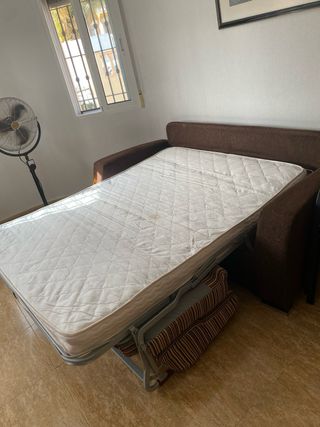 Sofá cama marrón y beige