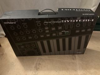 Sintetizador Roland System-1