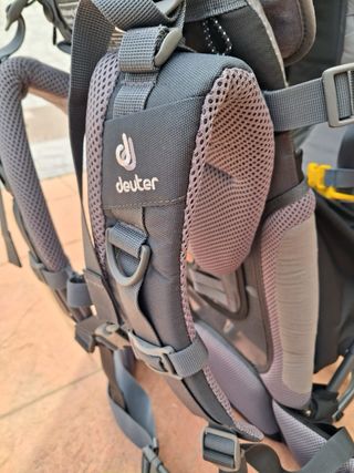 Mochila portabebés montaña Deuter Kid Comfort