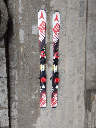 Esquís Atomic niño 130cm + fijaciones