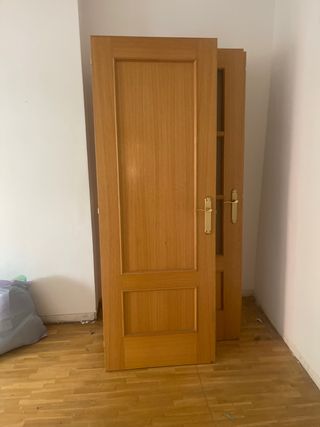 Puertas madera maciza
5 normales y 2 acristaladas