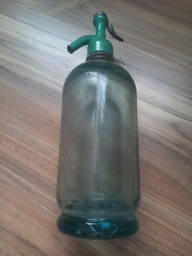 Sifón antiguo metálico