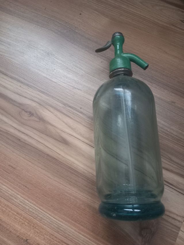 Sifón antiguo metálico