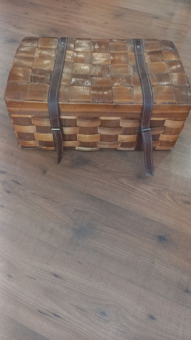 Cesta picnic, maleta vintage marrón