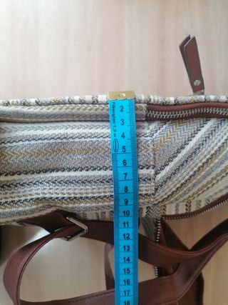 Bolso bandolera beige y marrón