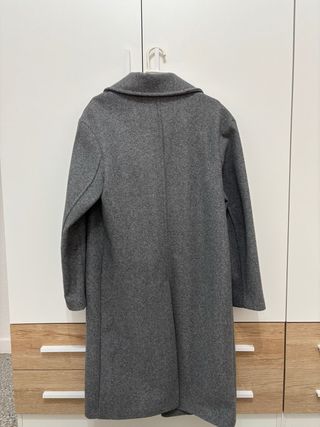 Abrigo Bershka gris 
