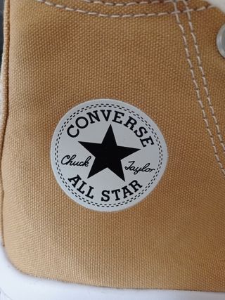Converse Chuck Taylor beige
