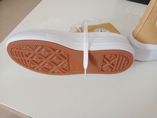 Converse Chuck Taylor beige