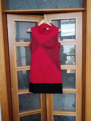Vestido rojo y negro