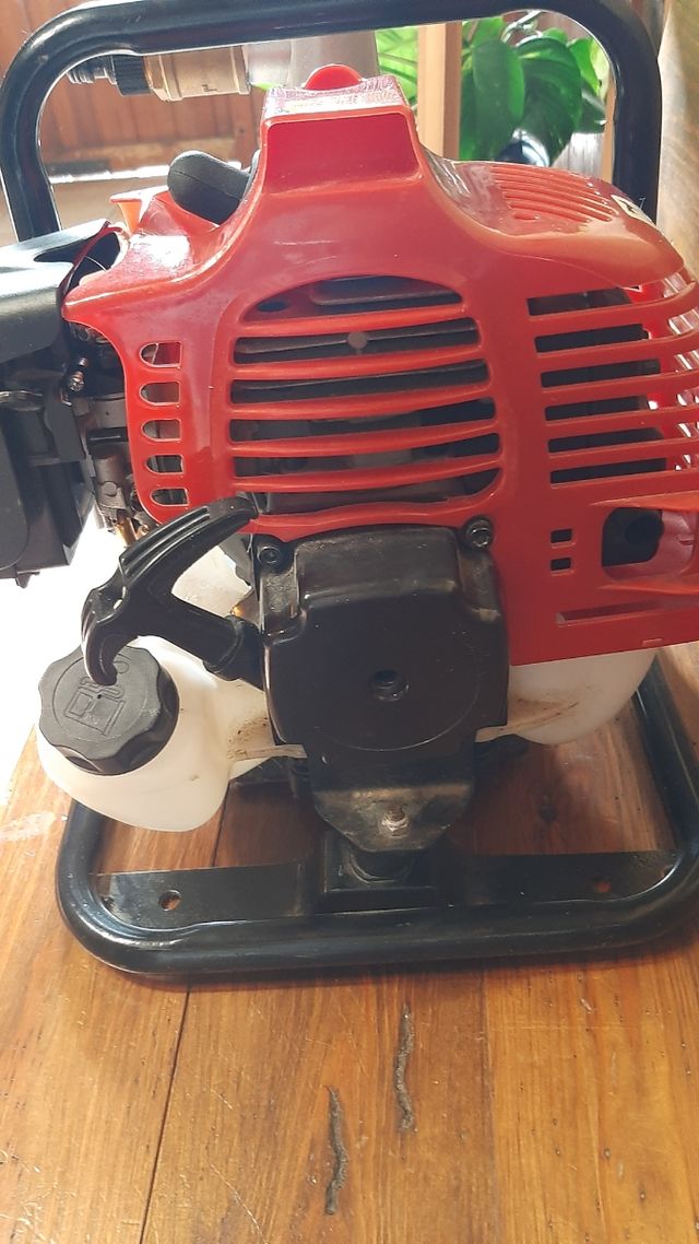 Bomba de agua 4T.Gairebé nova.